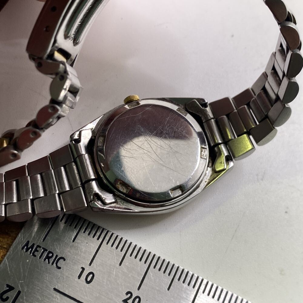 Womens Vintage Seiko Silver Gold Watch Works New Battery - Picture 5 of 5